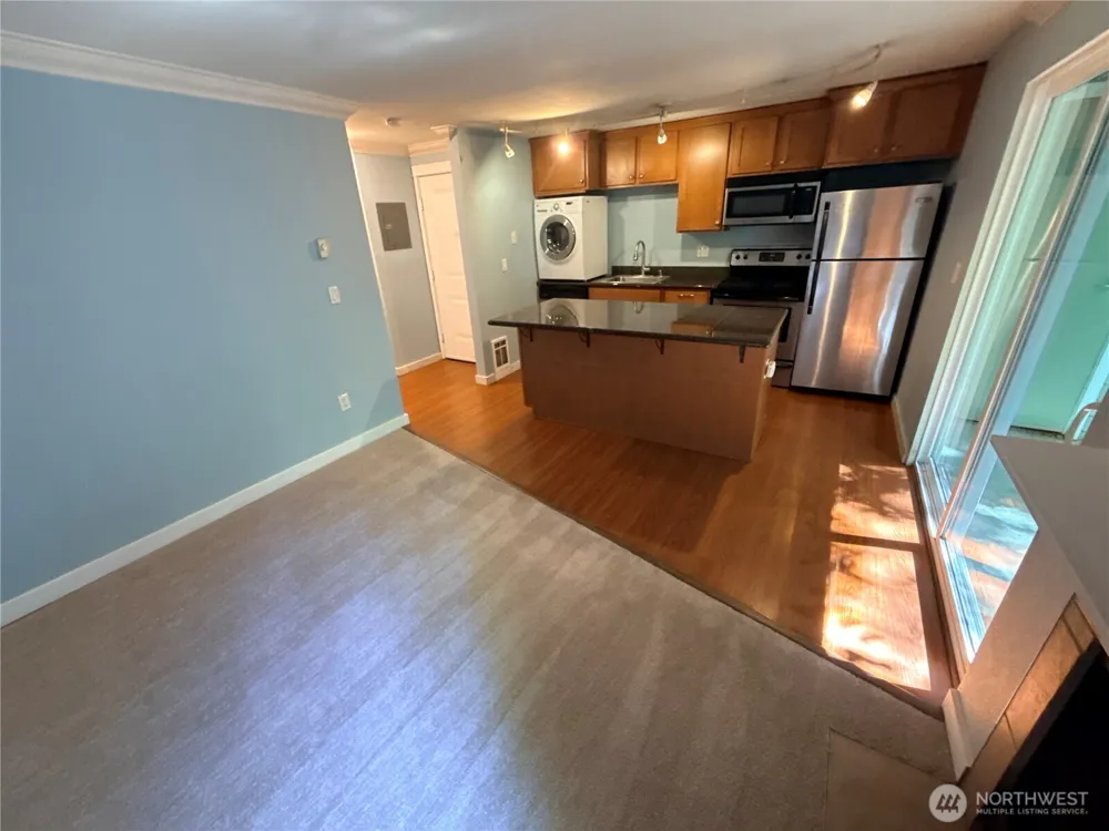 23453 16th Avenue S #A-102 Des Moines, WA 98198