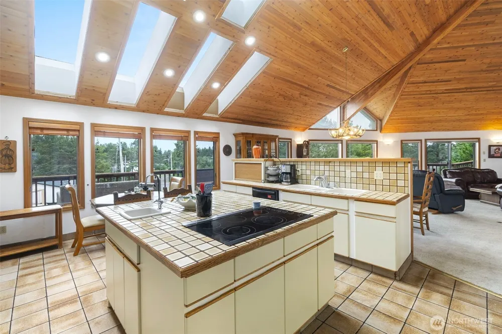 280 Surf Street Westport, WA 98595