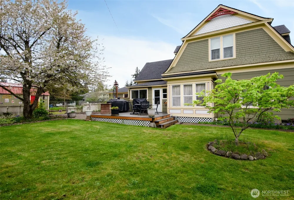 204 W Harris Avenue Oakville, WA 98568