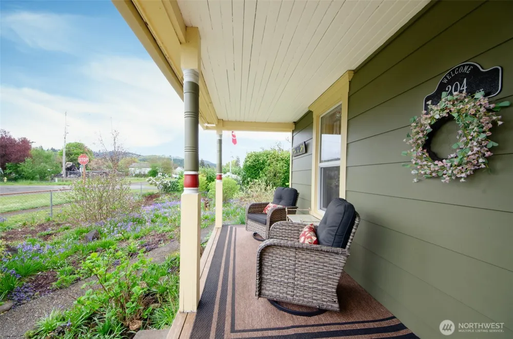 204 W Harris Avenue Oakville, WA 98568