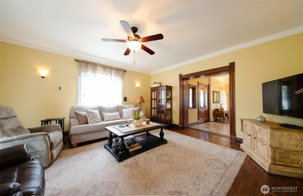 204 W Harris Avenue Oakville, WA 98568