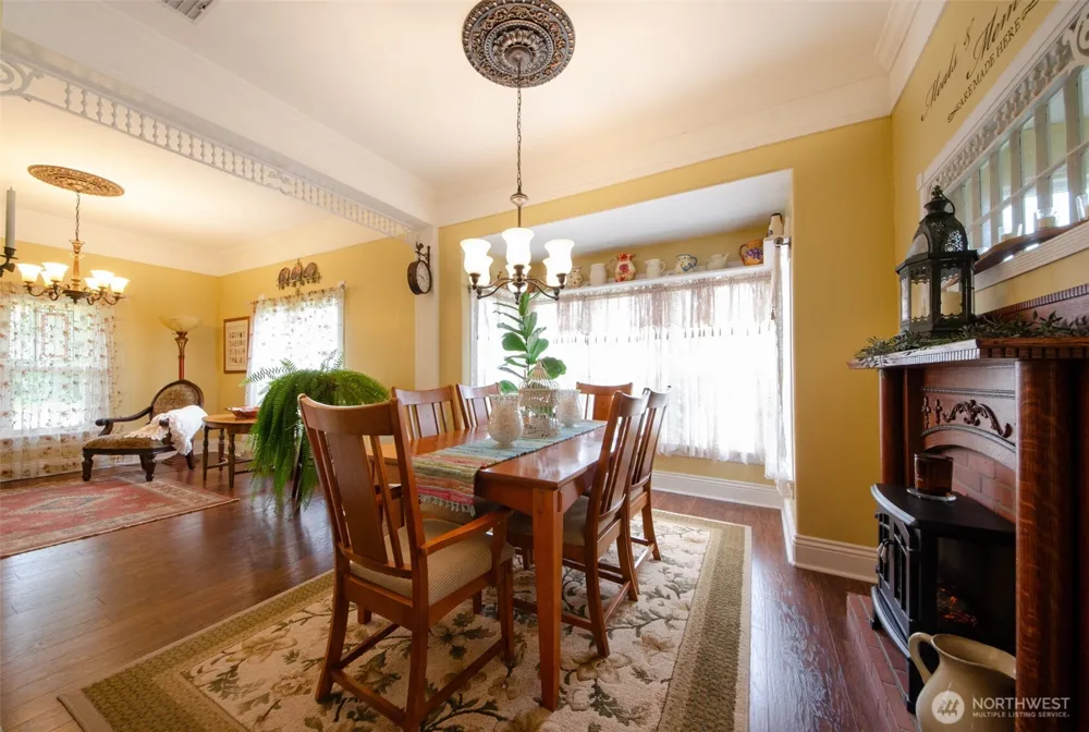 204 W Harris Avenue Oakville, WA 98568
