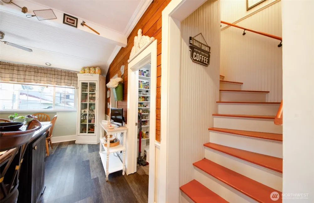 204 W Harris Avenue Oakville, WA 98568