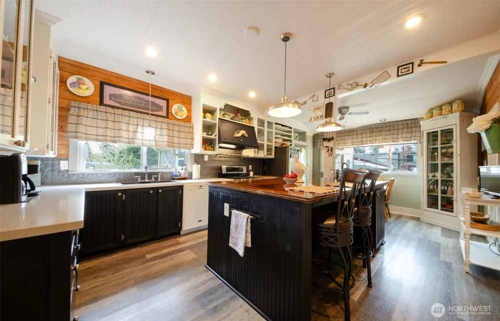204 W Harris Avenue Oakville, WA 98568
