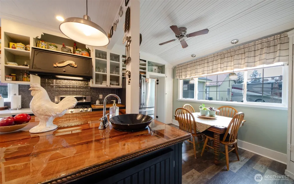 204 W Harris Avenue Oakville, WA 98568