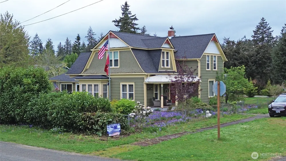 204 W Harris Avenue Oakville, WA 98568