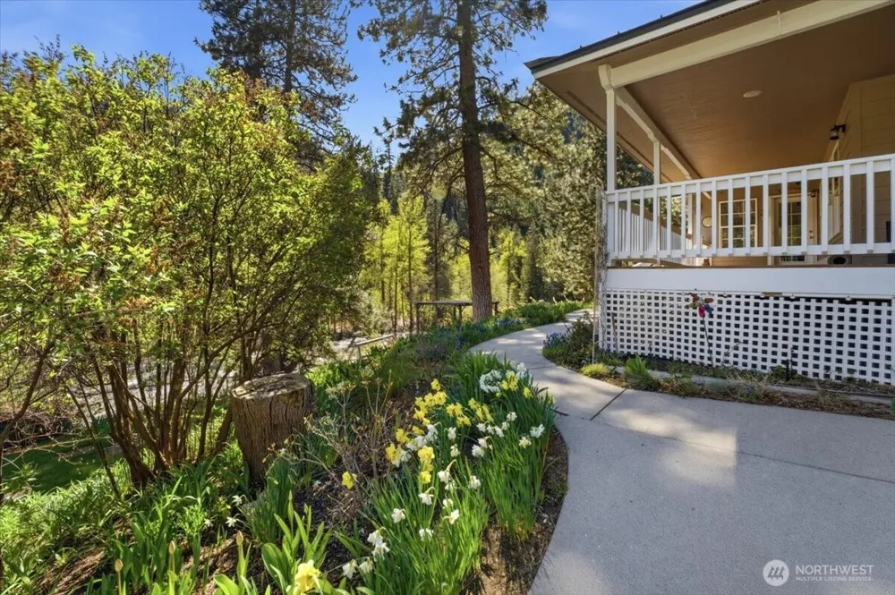 8831 Entiat River Road Entiat, WA 98822