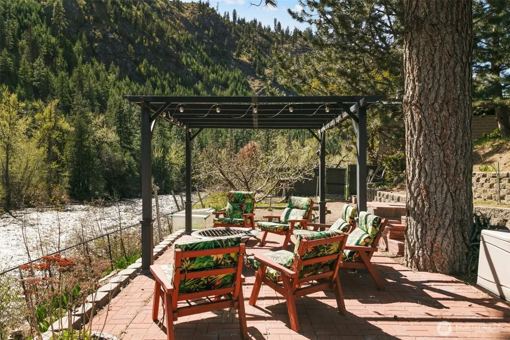 8831 Entiat River Road Entiat, WA 98822