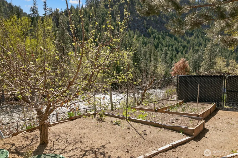 8831 Entiat River Road Entiat, WA 98822