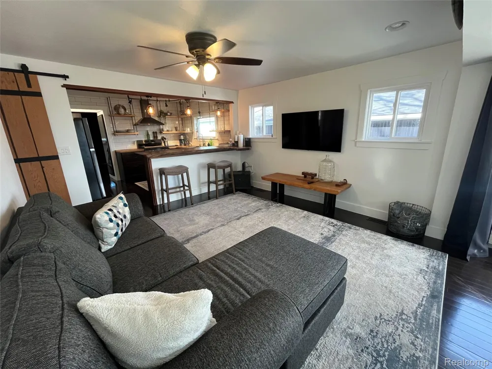 35754 Erie Drive Rockwood City, MI 48173