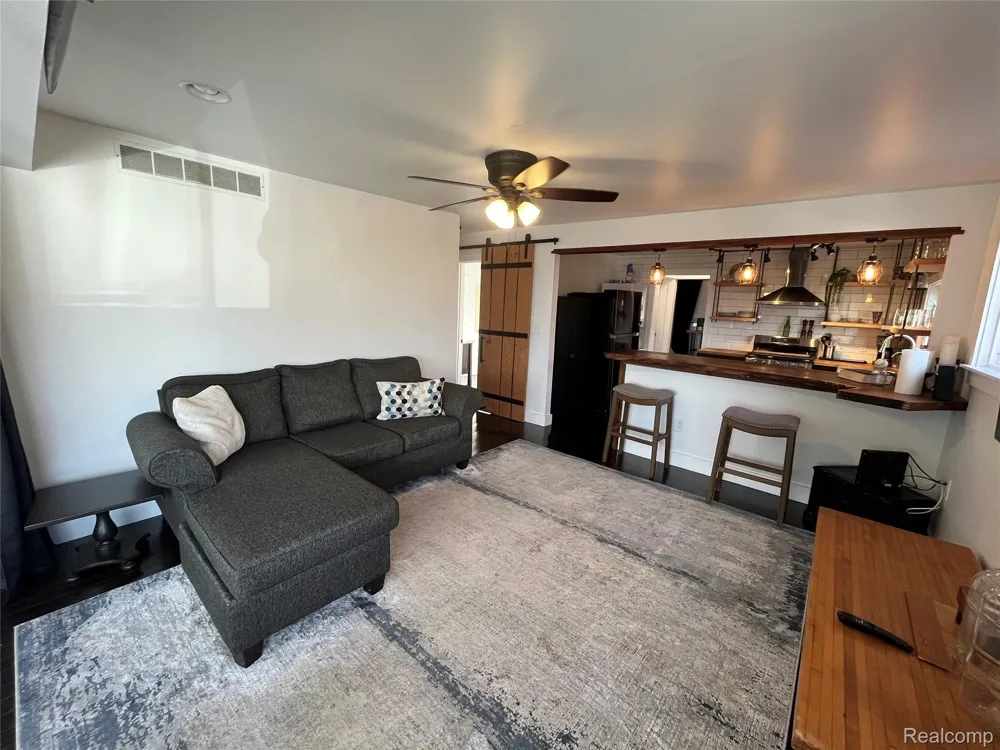 35754 Erie Drive Rockwood City, MI 48173