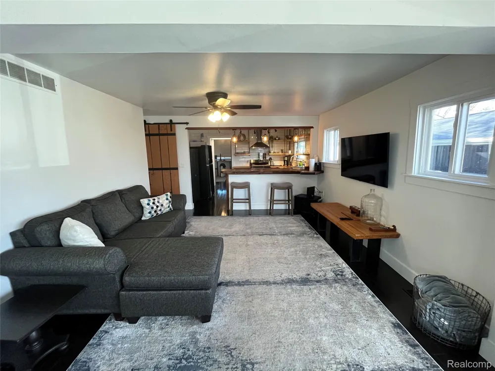 35754 Erie Drive Rockwood City, MI 48173