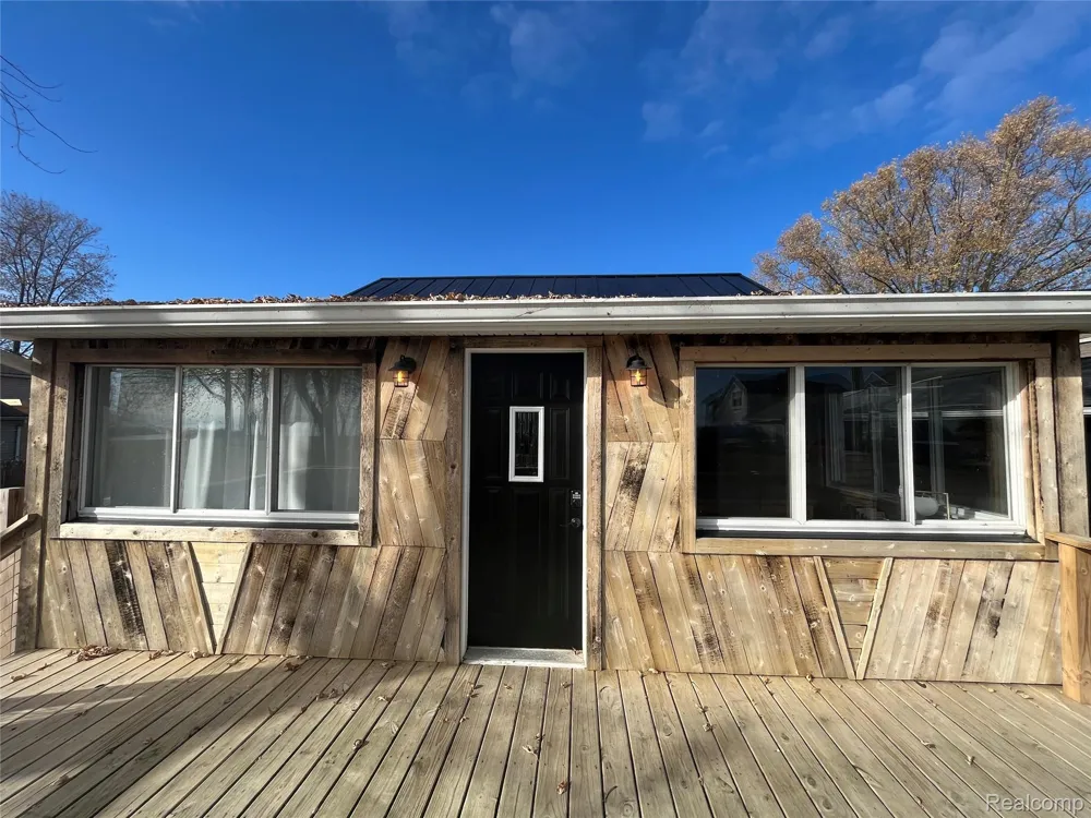 35754 Erie Drive Rockwood City, MI 48173