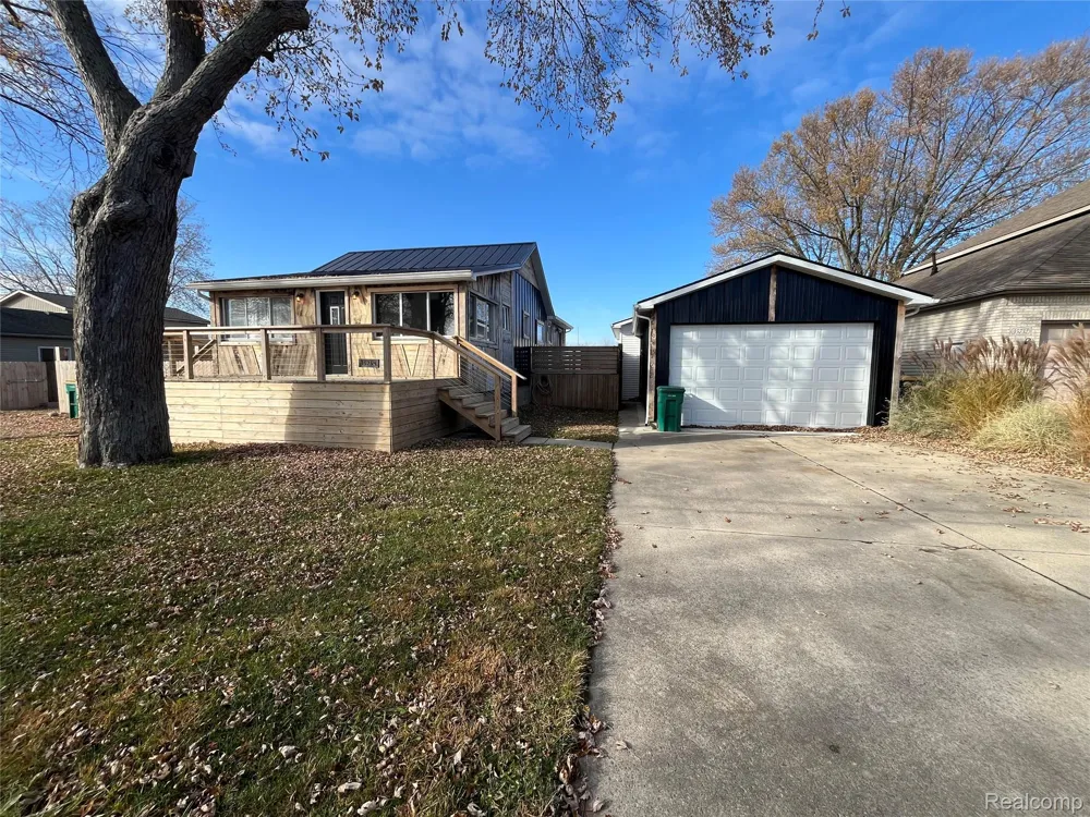 35754 Erie Drive Rockwood City, MI 48173