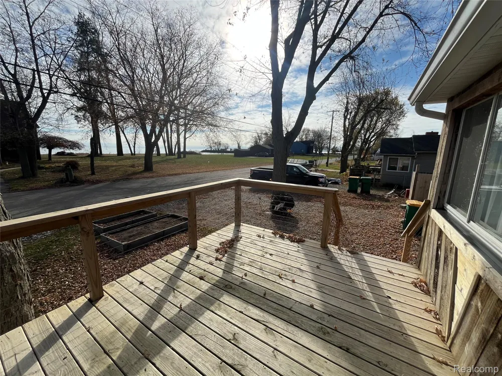 35754 Erie Drive Rockwood City, MI 48173