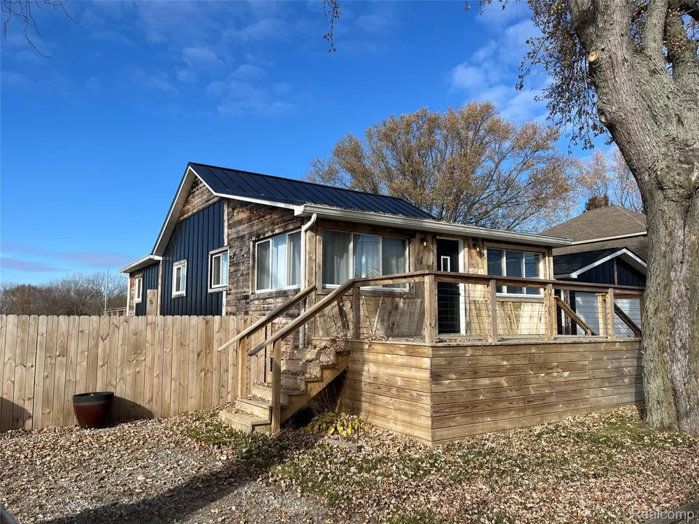 35754 Erie Drive Rockwood City, MI 48173