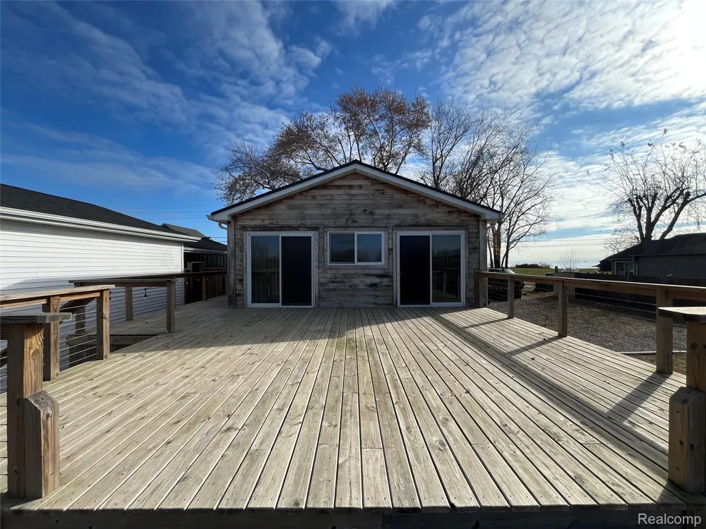 35754 Erie Drive Rockwood City, MI 48173