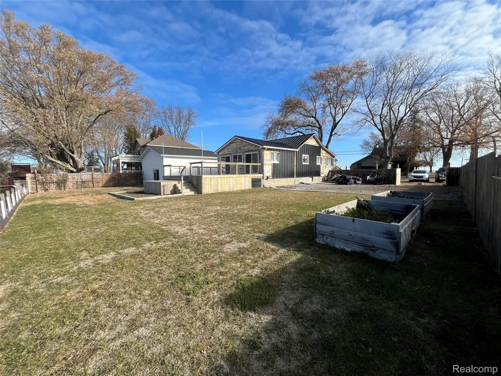 35754 Erie Drive Rockwood City, MI 48173