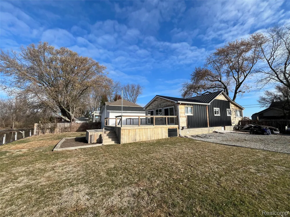 35754 Erie Drive Rockwood City, MI 48173