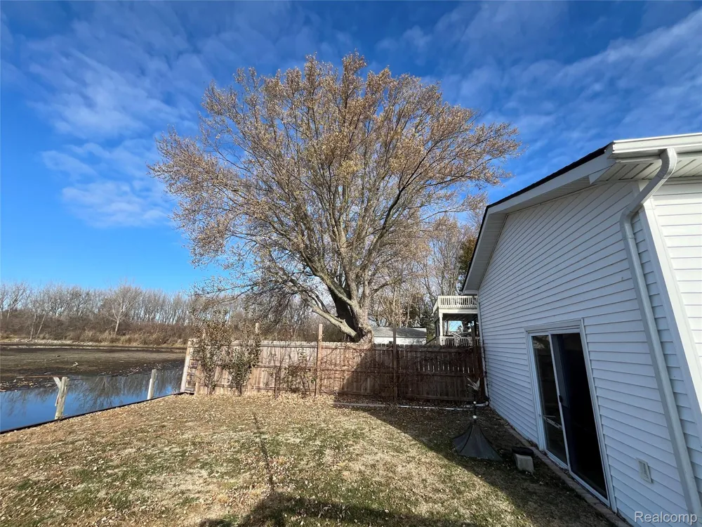 35754 Erie Drive Rockwood City, MI 48173