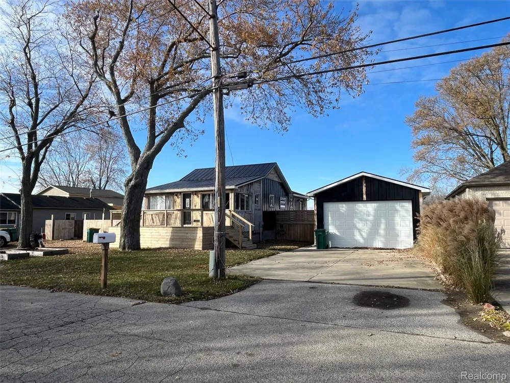 35754 Erie Drive Rockwood City, MI 48173
