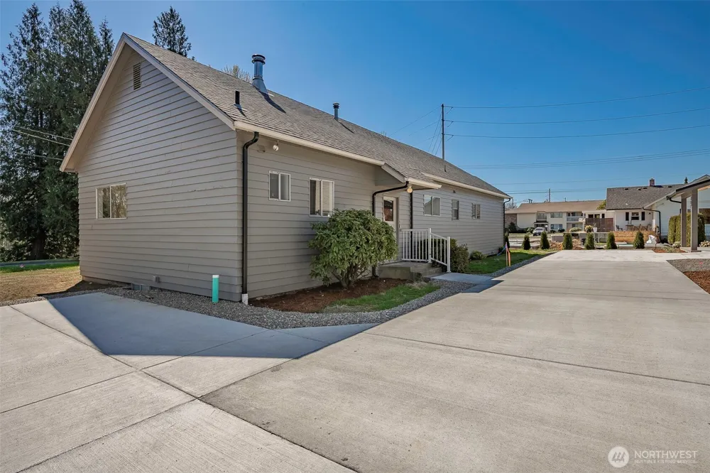 215 E Front Street Lynden, WA 98264