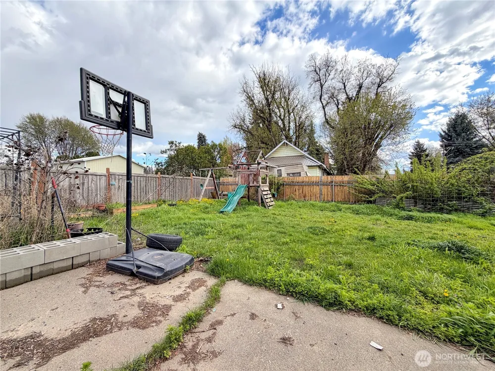 404 E Sixth Waitsburg, WA 99361