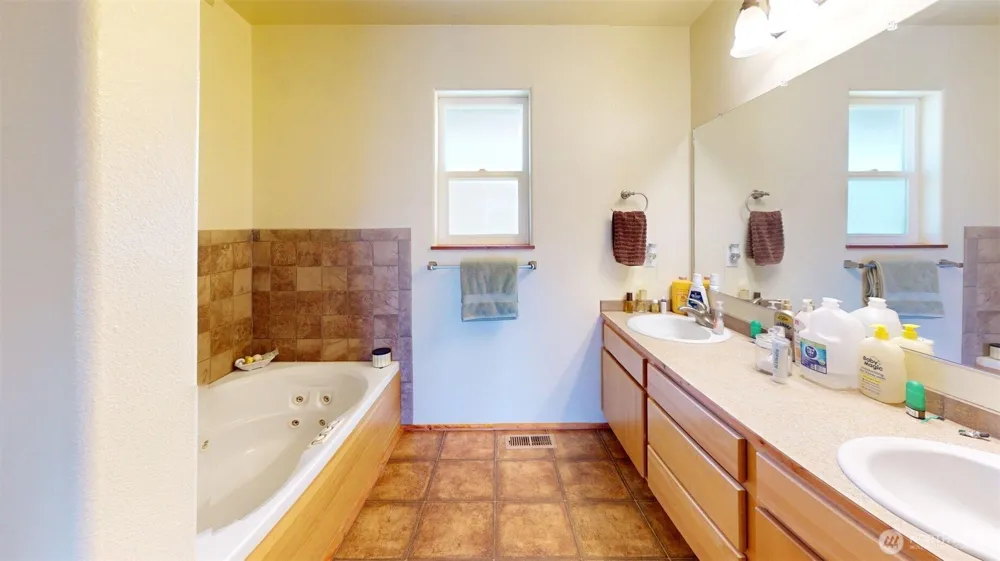 1811 Pine Creek Tonasket, WA 98855