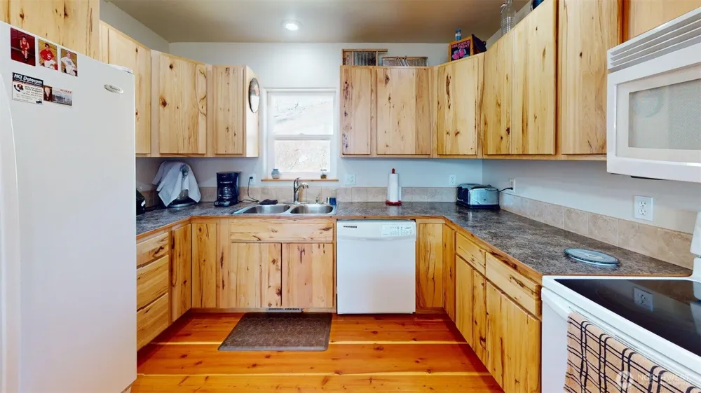 1811 Pine Creek Tonasket, WA 98855