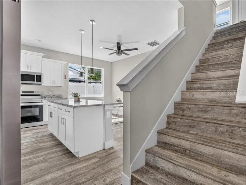 909 RANDALL STREET Orlando, FL 32805