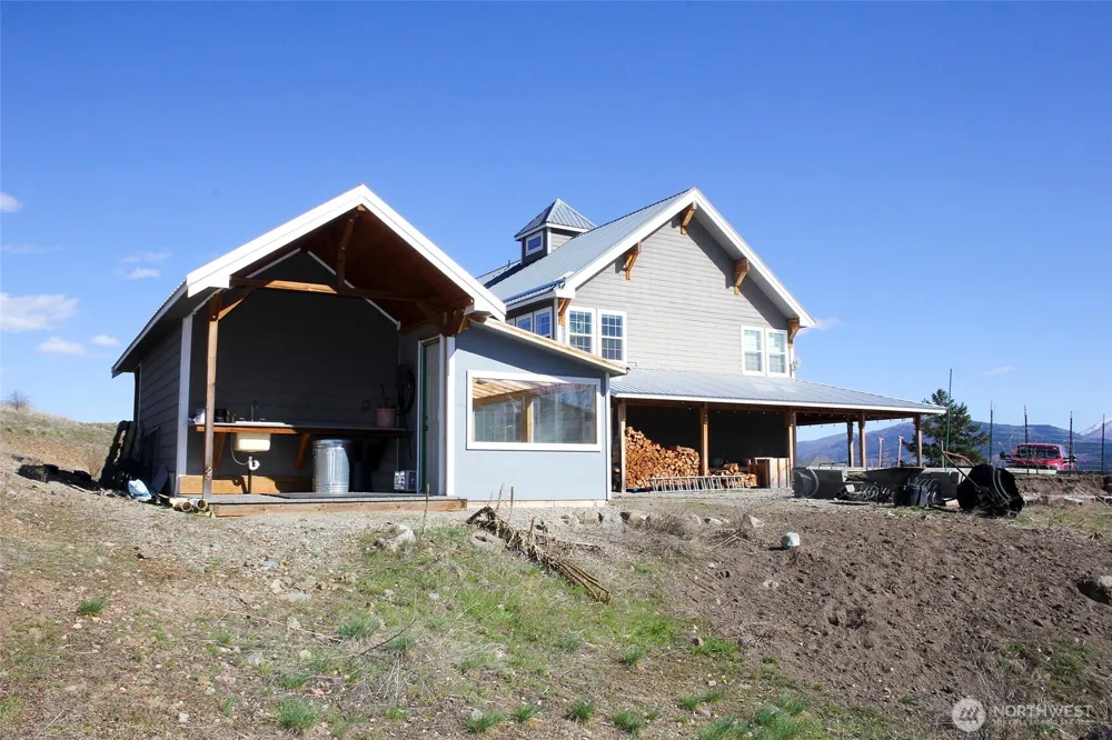 299 Vulcan Mountain Road Curlew, WA 99118