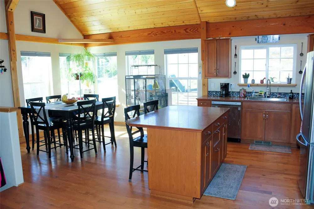 299 Vulcan Mountain Road Curlew, WA 99118