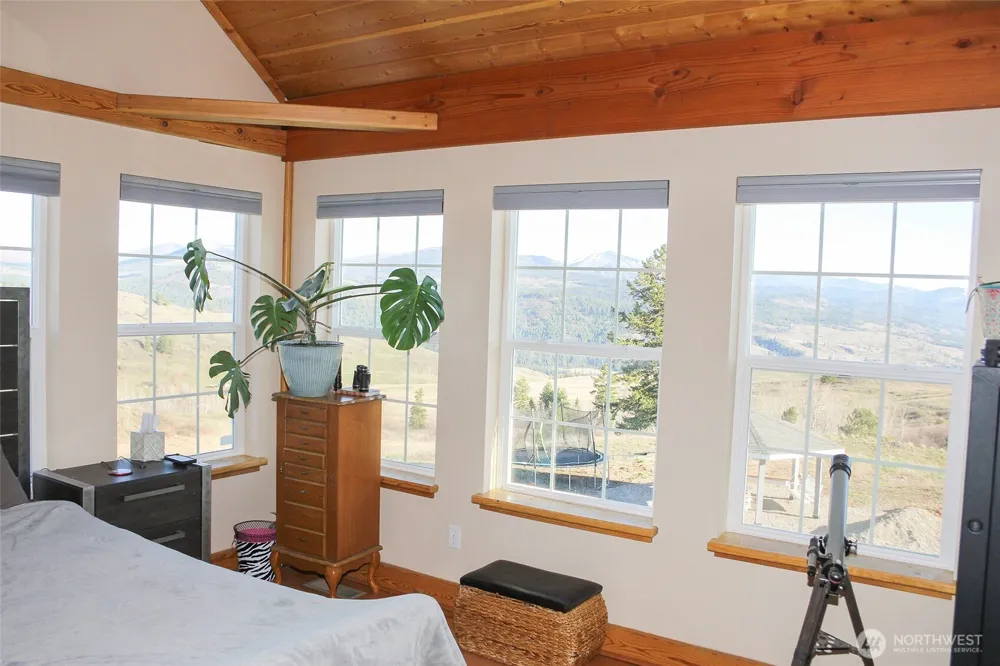 299 Vulcan Mountain Road Curlew, WA 99118
