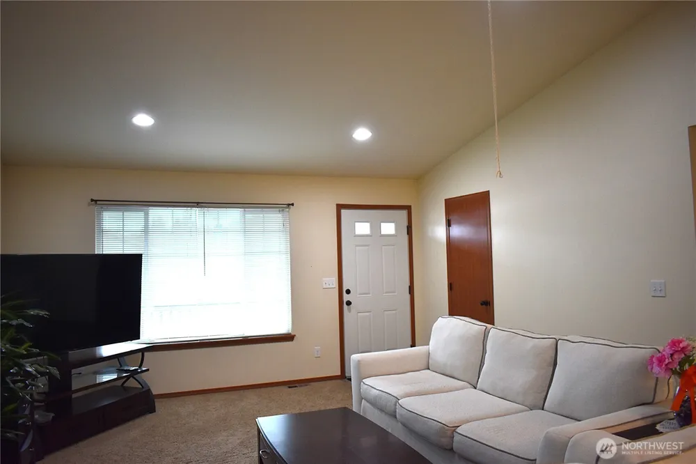 20236 White Rock Loop SW Centralia, WA 98531