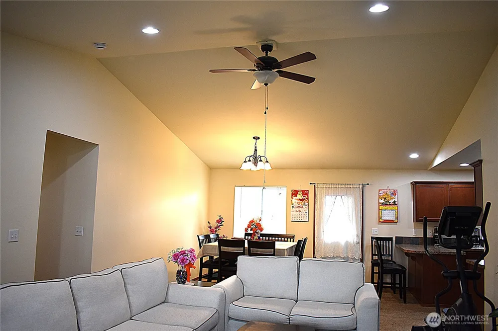20236 White Rock Loop SW Centralia, WA 98531