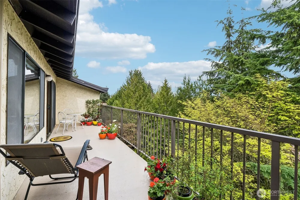 17918 23rd Lane NE #302 Shoreline, WA 98155
