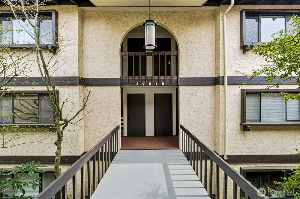 17918 23rd Lane NE #302 Shoreline, WA 98155