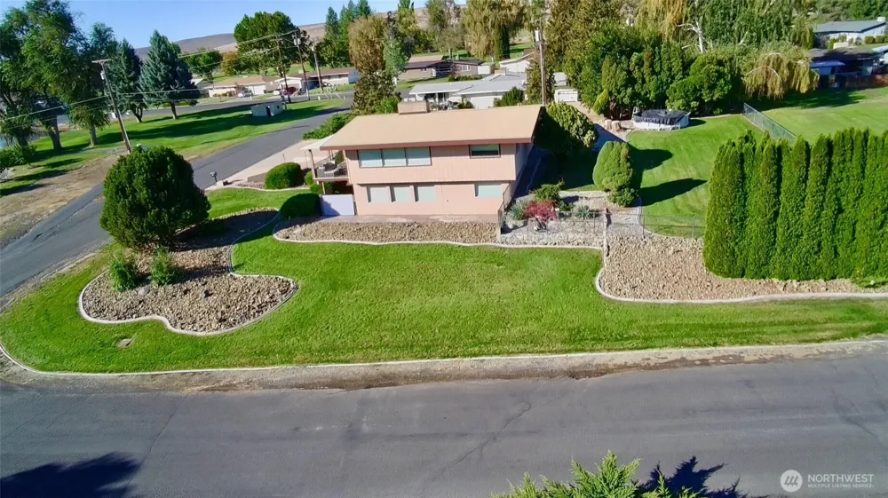 840 Braeburn Place NW Soap Lake, WA 98851