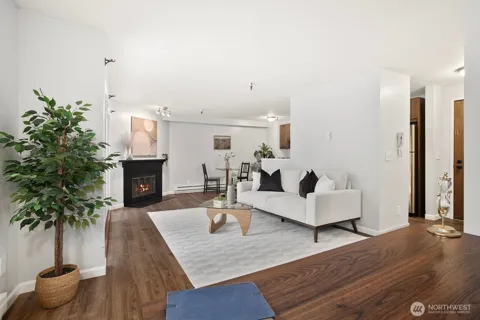 1100 Ave NE Harrington Avenue NE #211