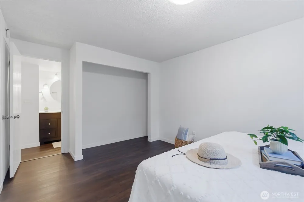 26425 Pennsylvania Avenue NE #4 Kingston, WA 98346