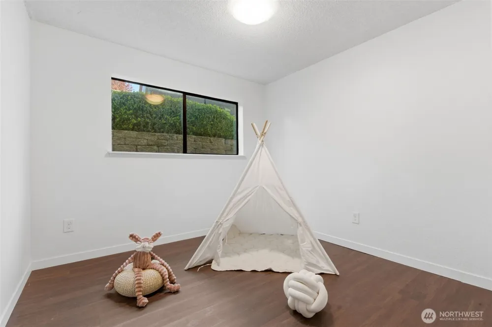 26425 Pennsylvania Avenue NE #4 Kingston, WA 98346