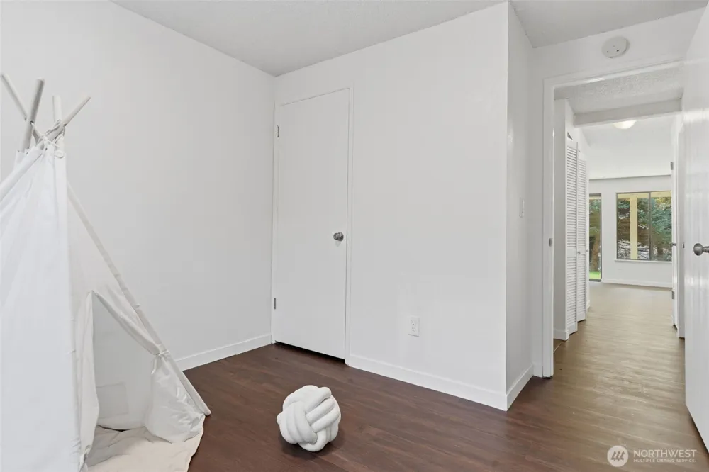 26425 Pennsylvania Avenue NE #4 Kingston, WA 98346