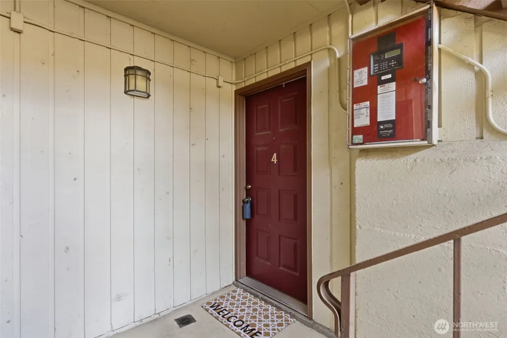 26425 Pennsylvania Avenue NE #4 Kingston, WA 98346