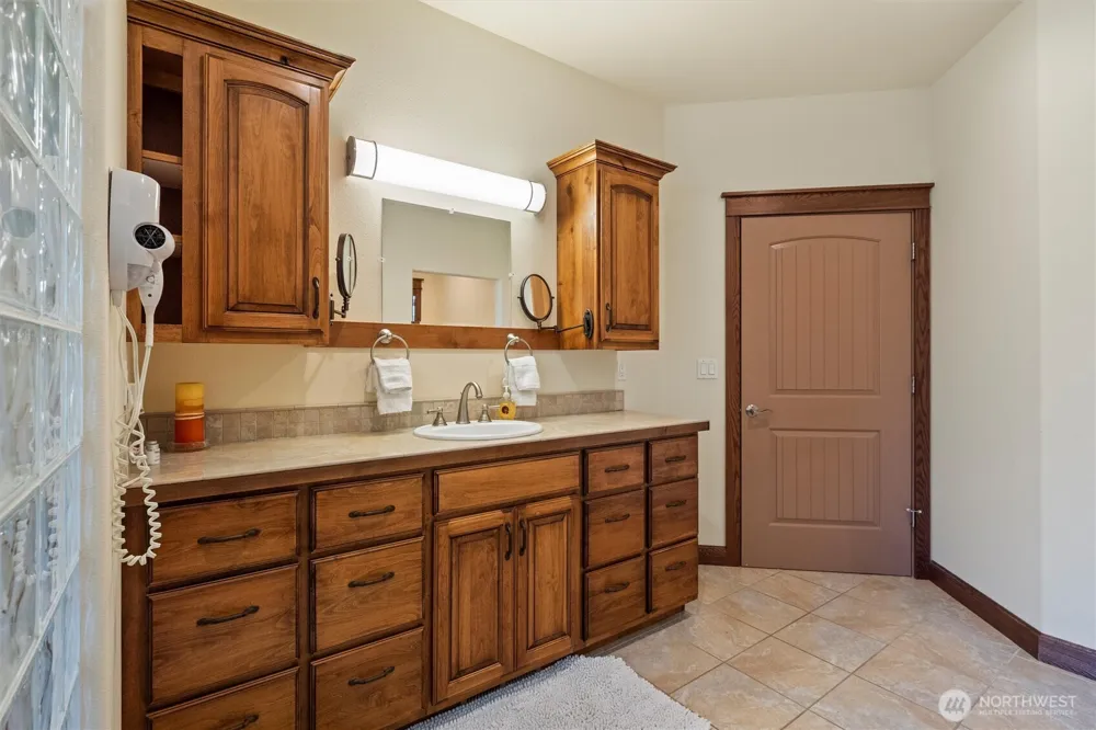 25725 Lincoln Hill Pl E Creston, WA 99147