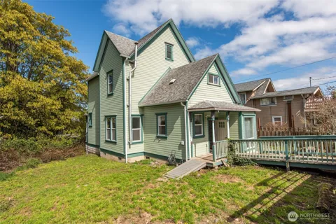 318 W 8th Street