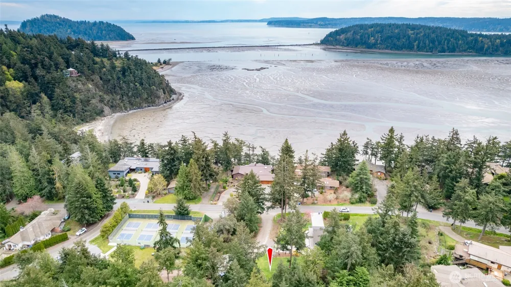 689 Sitka Place La Conner, WA 98257