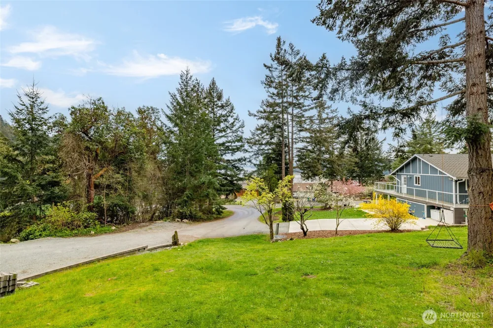 689 Sitka Place La Conner, WA 98257