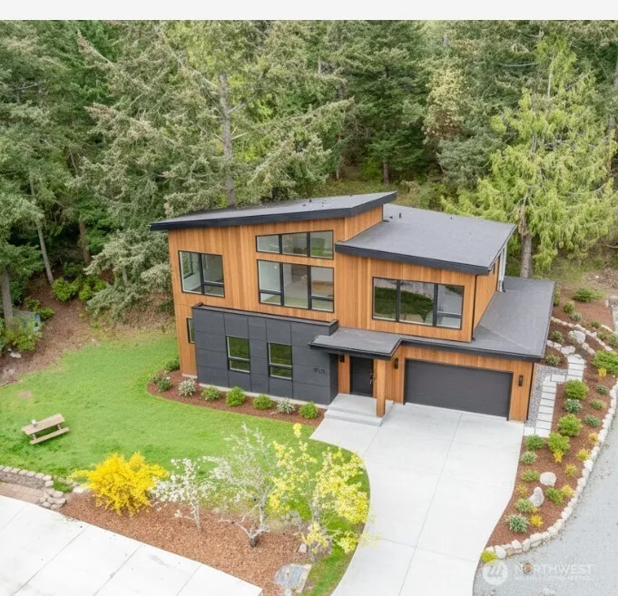 689 Sitka Place La Conner, WA 98257