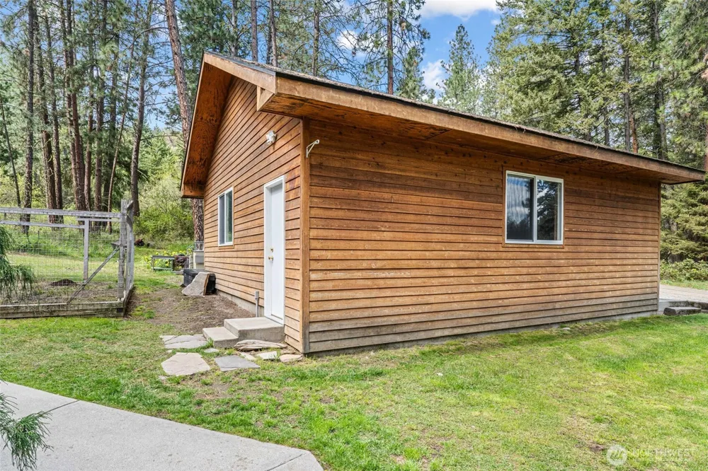 61 Columbia Drive Kettle Falls, WA 99141