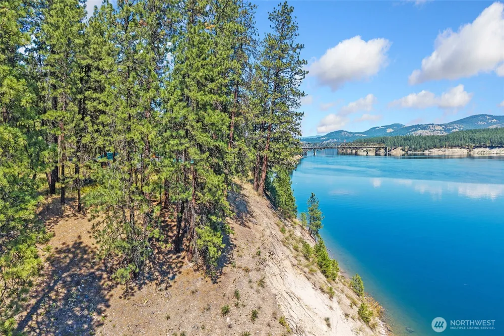 61 Columbia Drive Kettle Falls, WA 99141